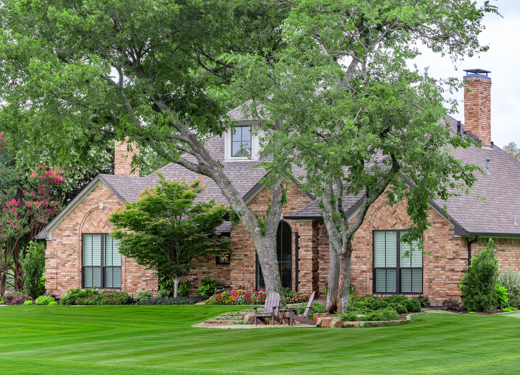 A Classic Poolscape for Summer with Family and Friends!  